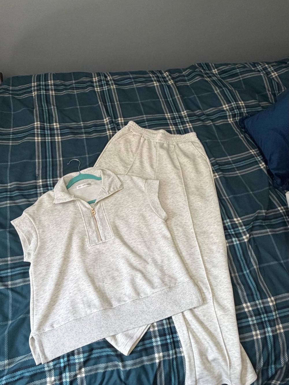 Cozy Heather Gray Zip-Front Top and Jogger Scuba Material Set NWOT